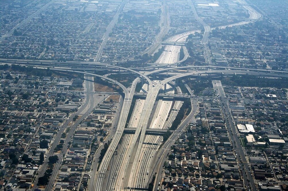 24. Крупнейшая дорожная развязка в США, разрушены целые кварталы Лос-Анджелеса