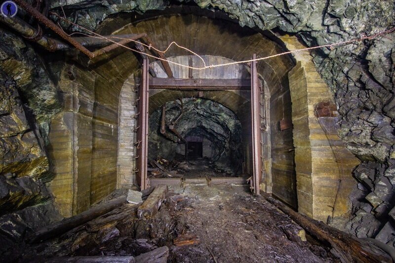 Необычное убежище на глубине 150 метров в заброшенной шахте, где добывали железную руду