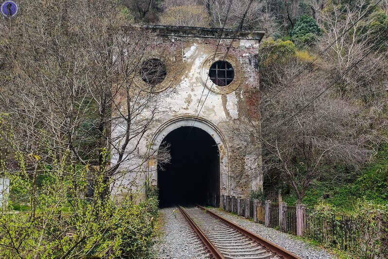 Заброшенный вокзал между двух тоннелей в Абхазии