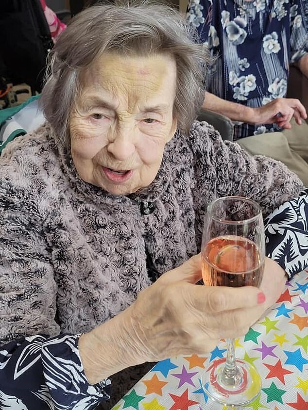 "Мне только что исполнилось 107 лет. Мой секрет долголетия прост"