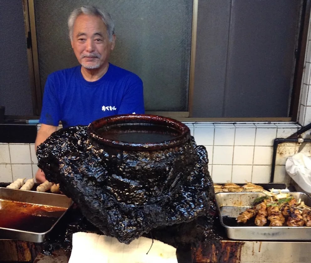 «Как из Чернобыля». В японском ресторане кастрюлю не мыли 60 лет
