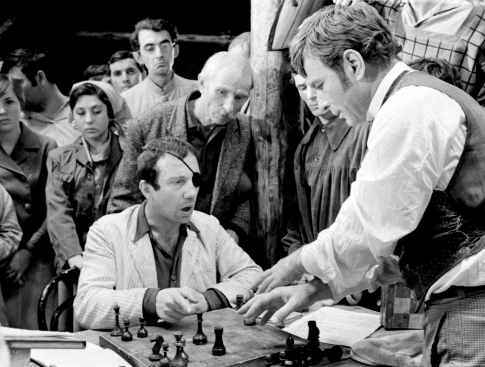 Одноглазый шахматист в эксцентрической комедии «12 стульев» (1971 год)