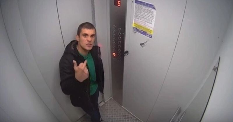 Ярославский гопник наплевал в лифте на штраф в 1,5 тысячи рублей и попал на видео