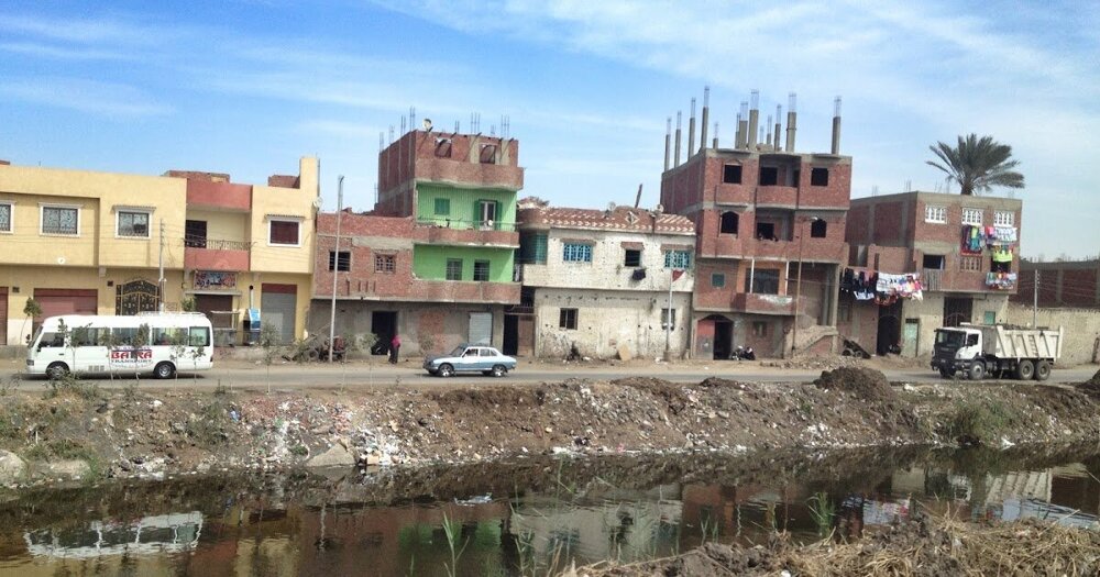 Почему многие египтяне живут в недостроенных домах без крыш