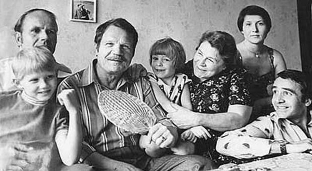Михаил Пуговкин с семьёй