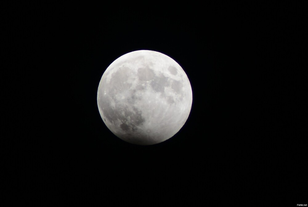 Лунное частичное затемнение, последнее на этом году