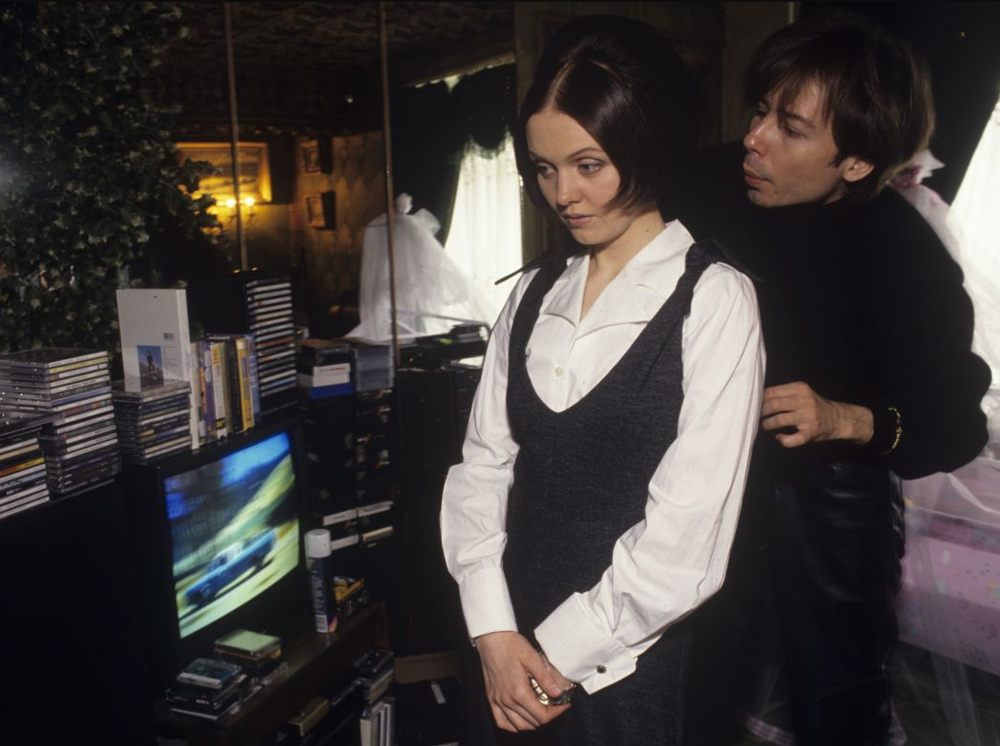 Сергей Зверев работает над прической певицы Валерии, 1994 год