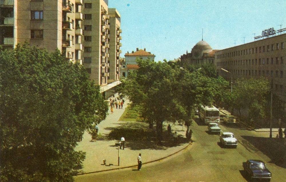 Краснодар, угол улиц Красная и Мира, исторический центр Краснодара, 1975 год.
