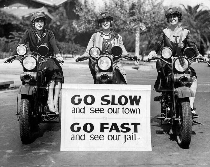 8. Женщины-офицеры на мотоциклах, Лос-Анджелес, 1927 год