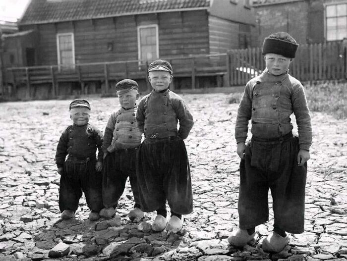23. Маленькие голландские мужички, 1904 год