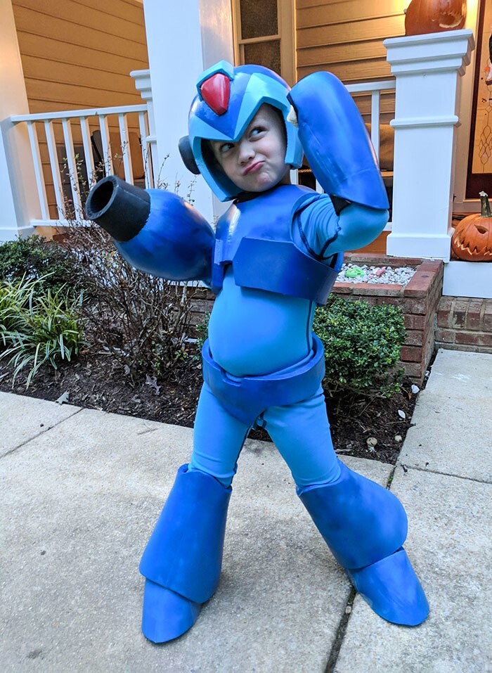 24. Самодельный костюм Mega Man