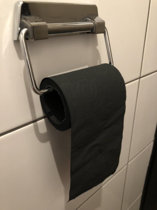 6. "Увидел в Нидерландах чёрную туалетную бумагу"