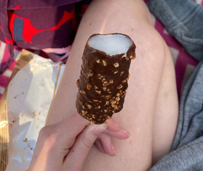10. «Мое мороженое оказалось куском льда в оболочке из шоколада»