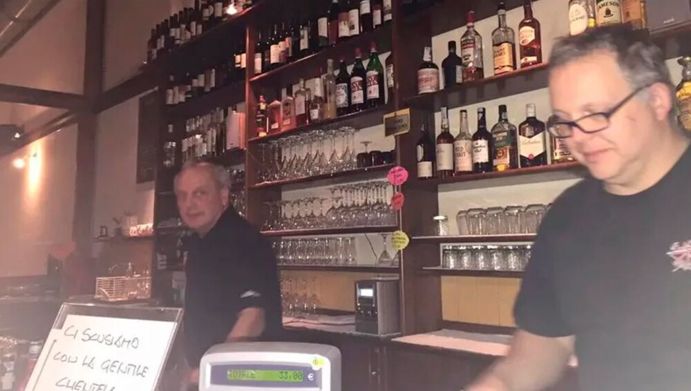 Мужчина оплатил счет в баре лишь через 15 лет после посещения
