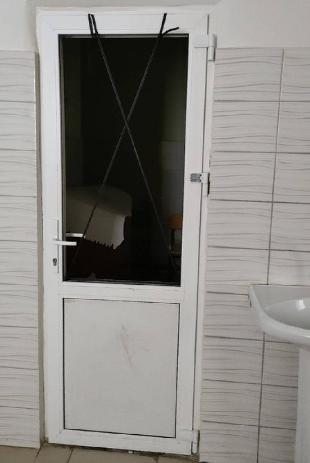 10. Прекрасный ремонт дверей в Самарском туалете
