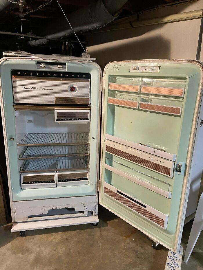 1. Холодильник 1953 года прекрасно сохранился
