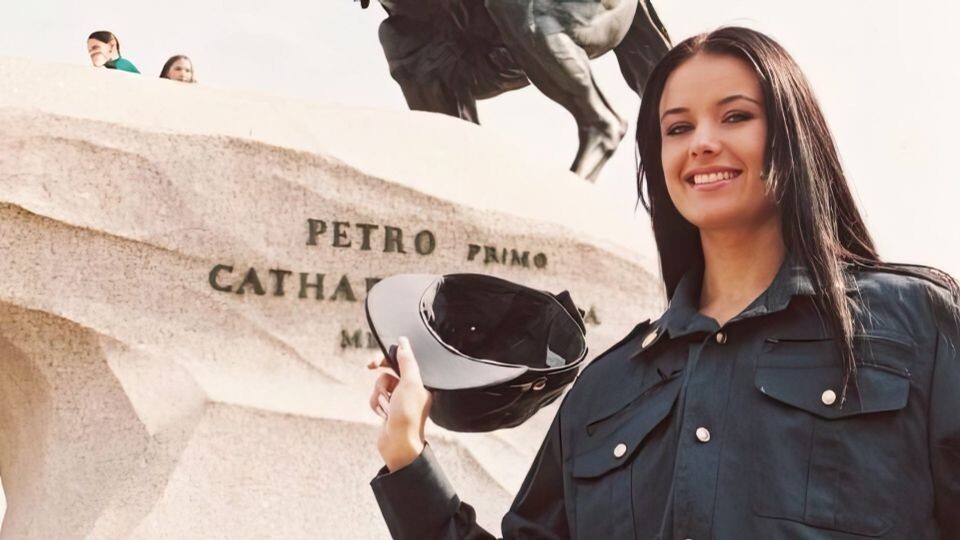 Студентка университета МВД Оксана Федорова, победительница конкурса «Мисс Санкт-Петербург 1999».