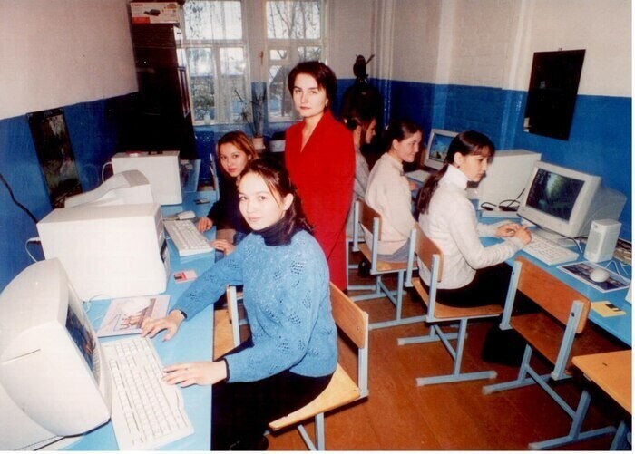 Девушки в в компьютерном классе, 1990-е годы.