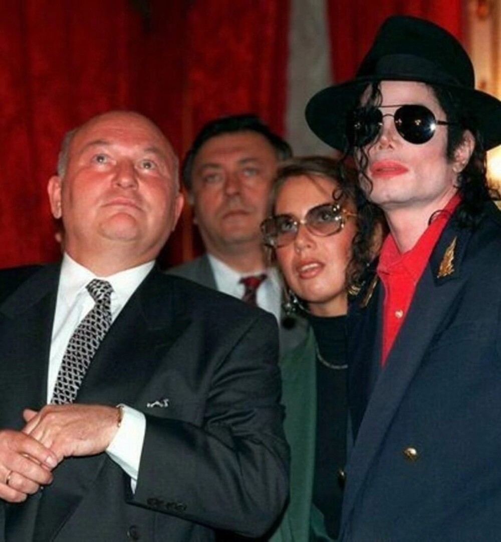 Юрий Лужков принимает Майкла Джексона в столичной мэрии. 1996 год.