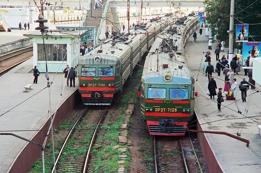 На Белорусском вокзале, 2000 год, Москва