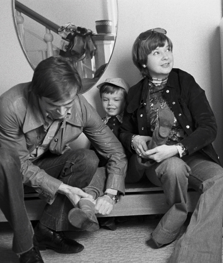 Георгий Тараторкин с женой Екатериной Марковой и сыном Филиппом, 1978 год