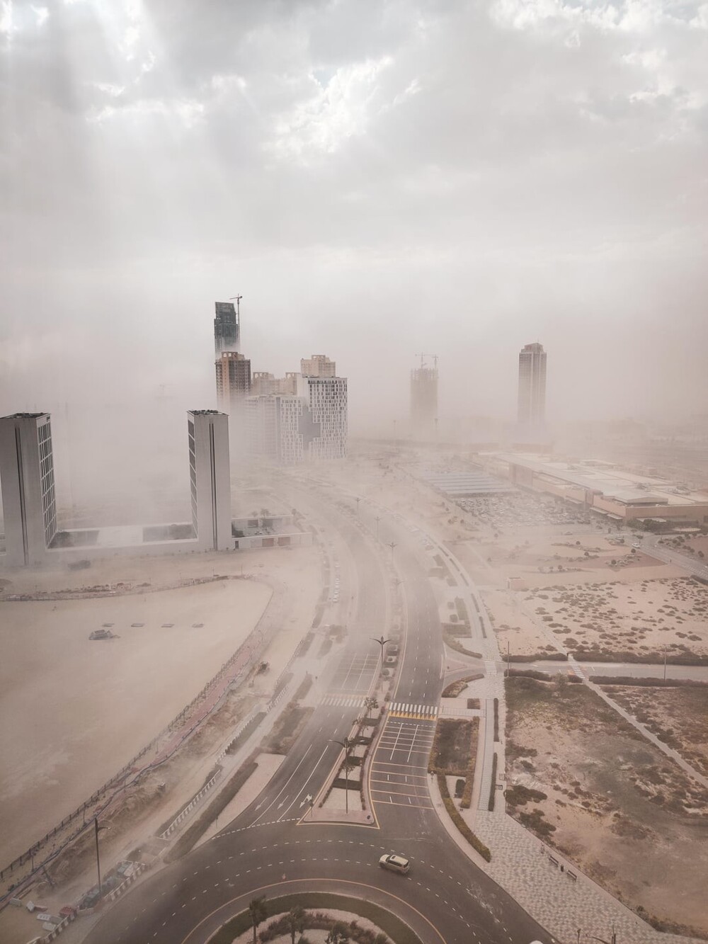 4. Ничего необычного, просто песчаная буря в Дубае