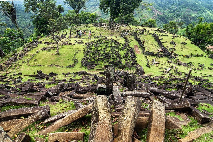 В Индонезии обнаружена древнейшая в мире пирамида