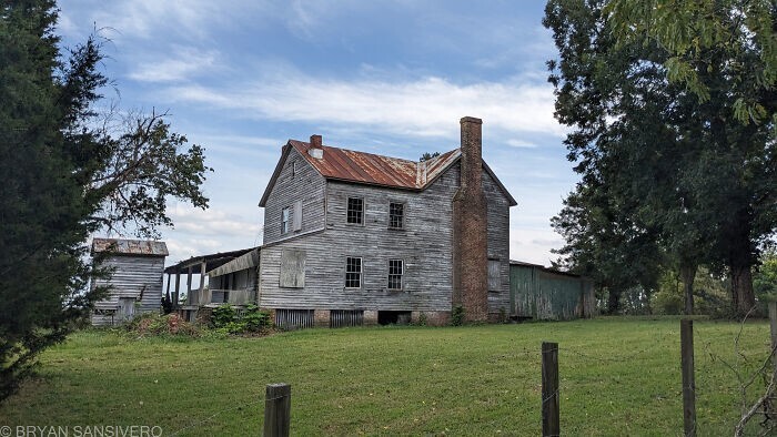 Заброшенный дом 1842 года с мрачной историей