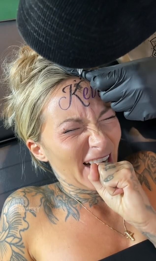«Кевин будет в восторге»: тиктокерша поразила подписчиков новой татуировкой