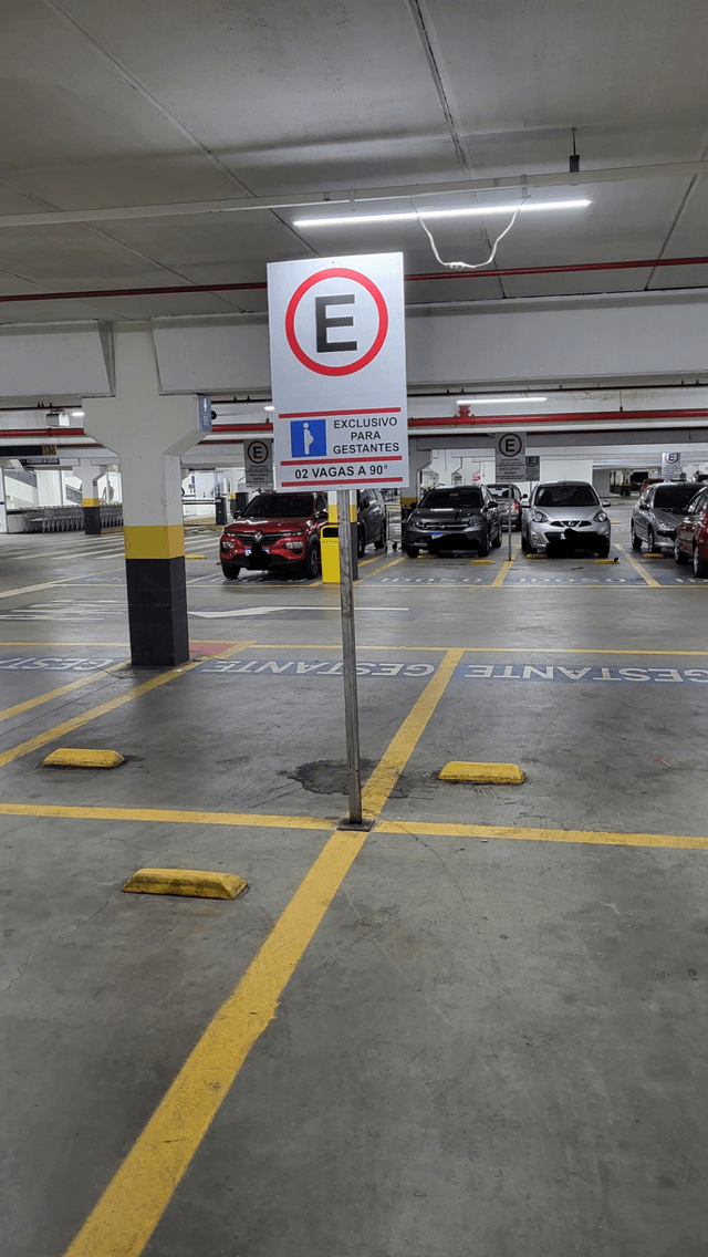 8. В Бразилии перед входом в супермаркет есть парковка только для беременных 