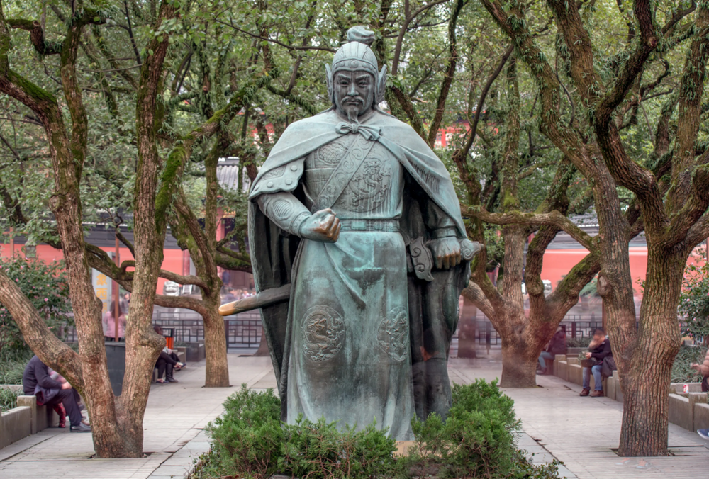 Статуя, на которую мочатся китайцы, но нельзя туристам