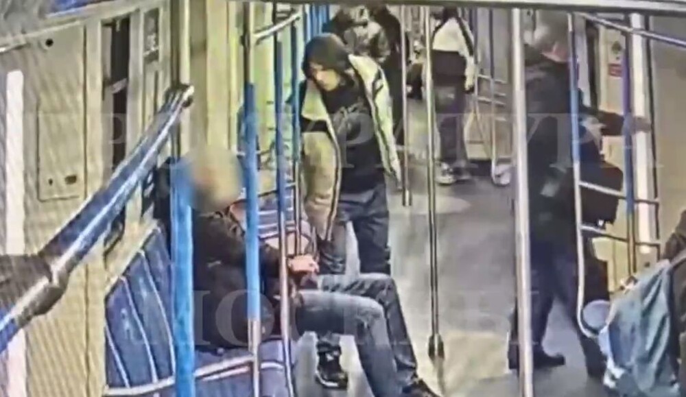 Мужчина украл телефон у сонного пассажира в метро