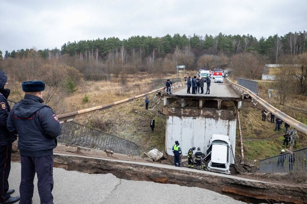 В Подмосковье обрушился автомобильный мост