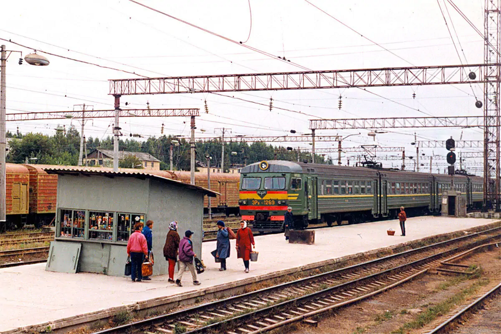 На станции Узуново, 1997 год, Московская область