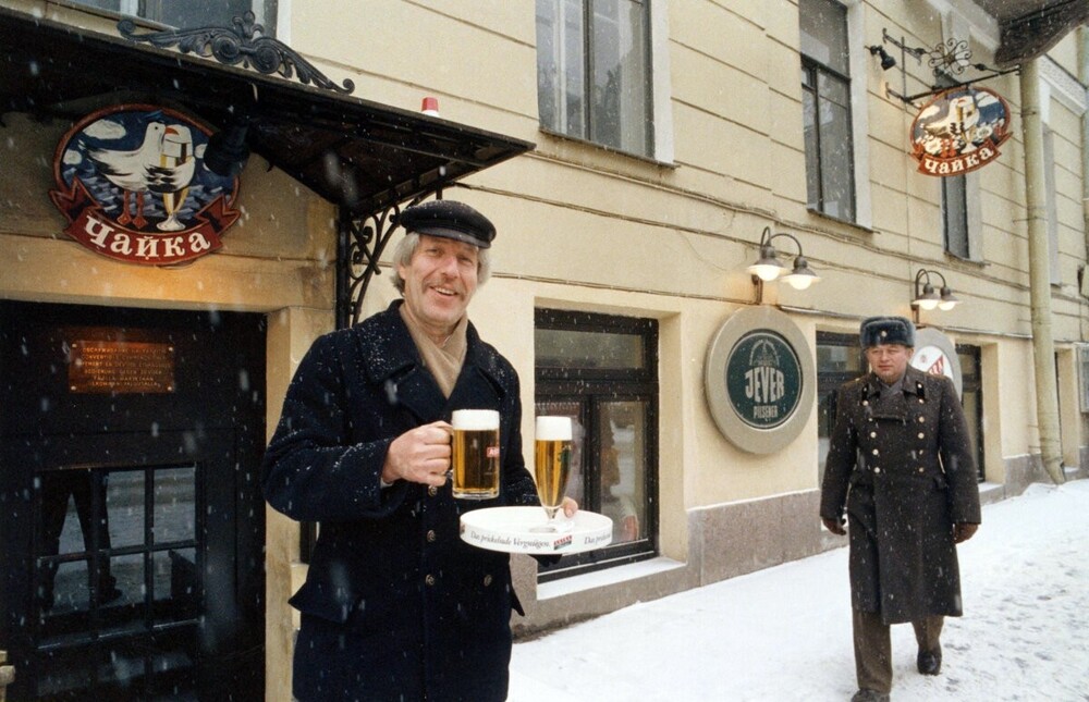 С 1989 по 2011 годы в доме 14 по каналу Грибоедова функционировал популярный ресторан немецкой кухни «Чайка».