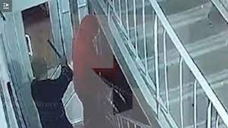 В Перми злоумышленники попытались похитить лифт из подъезда жилого дома
