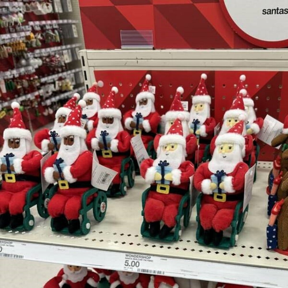 10. Санта Клаусы в инвалидных креслах