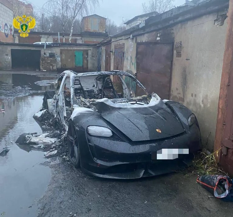 Пока он спал: в Новой Москве грабители обчистили дом бизнесмена, угнали и сожгли его Porsche Taycan
