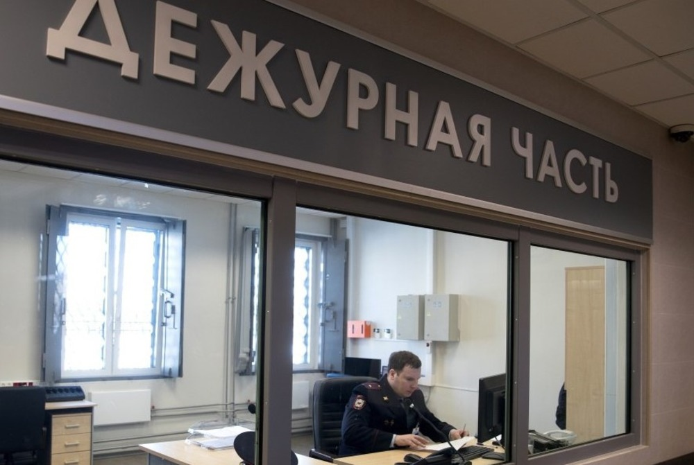 В Красноярске мужик решил провернуть хитрую схему и сообщил о минировании больницы и магазина