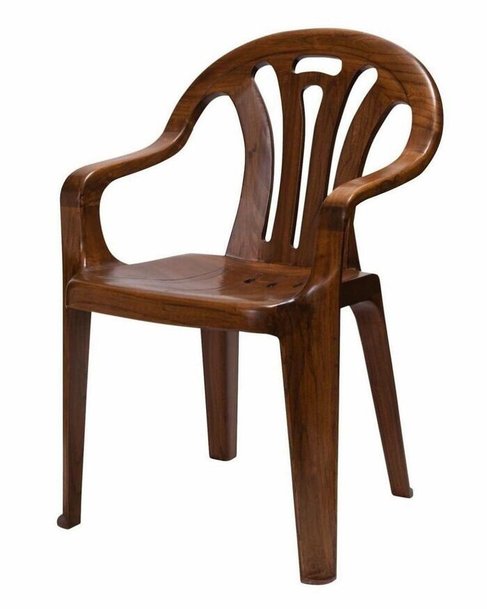 5. Деревянный стул, повторяющий форму пластикового, дизайнер Мартен Баас, Нидерланды