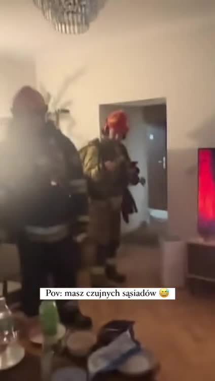 Бдительный гражданин напротив вызвал пожарных 