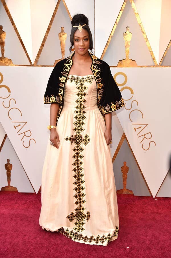 11. Актриса Тиффани Хэддиш надела традиционное эритрейское платье на церемонию вручения премии "Оскар" в 2018 году