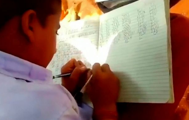 Зачем в Индии детей учат писать обеими руками