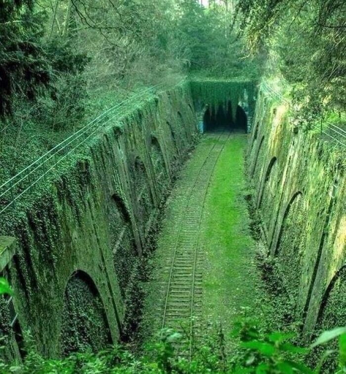 3. Заброшенный тоннель во Франции