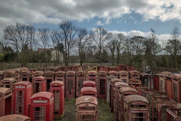 23. Крупнейшее кладбище телефонных будок, недалеко от Мерстхэма, Великобритания