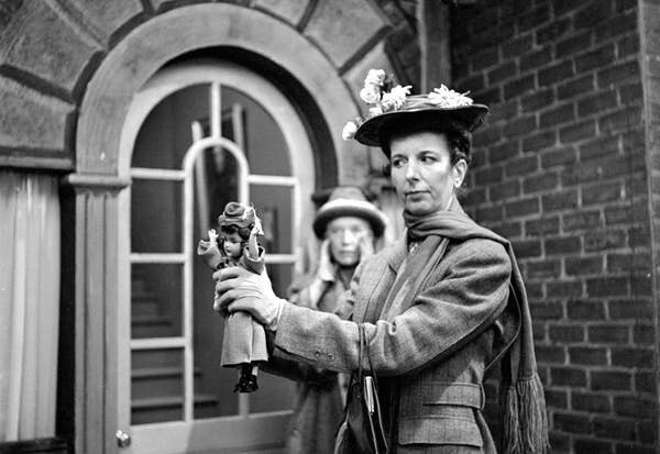 10. Американская актриса Мэри Уикс была первой, кто сыграл Мэри Поппинс на экране в фильме Disney 1949 года