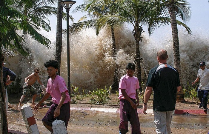 3. "Я спасался во время смертоносного цунами в 2004 году"