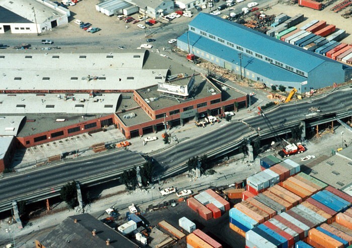6. "17 октября 1989 года. Я наблюдал, как во время землетрясения в Сан-Франциско обрушилась автострада Нимиц"