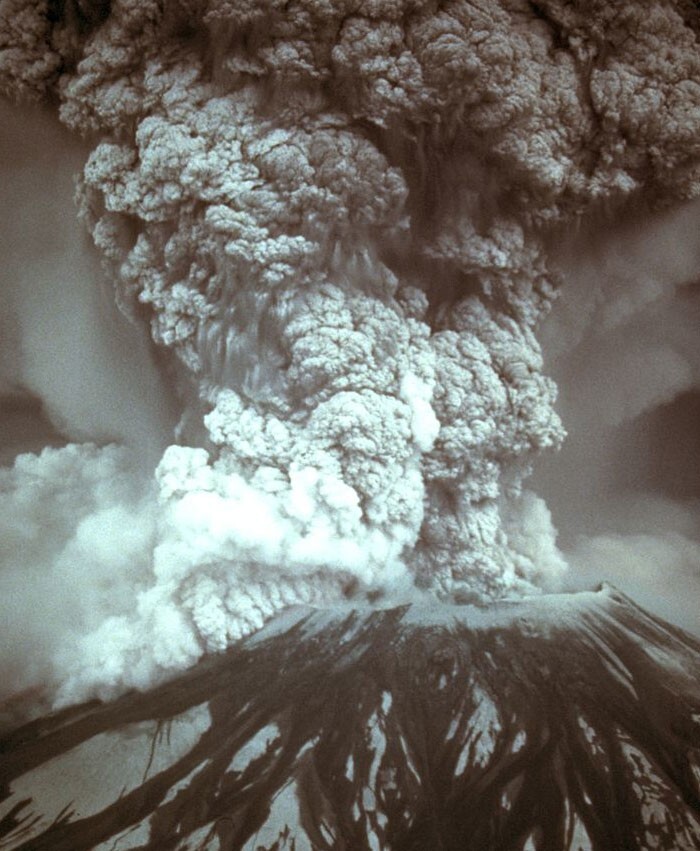 2. "А я сидел на крыше дома и видел извержение вулкана Сент-Хеленс 18 мая 1980 года. Он находился примерно в 150 километрах"