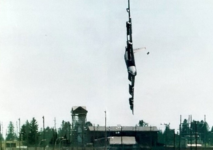 25. "Был свидетелем катастрофы B-52 на авиабазе Фэйрчайлд 24 июня 1994. Я не видел самолёт, но сразу увидел огненный шар"